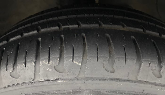 2017 Hyundai Grand i10 SPORTZ (O) 1.2 AT VTVT, Petrol, Automatic, 9,962 km, Right Front Tyre Tread