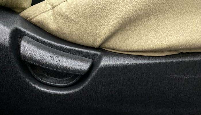 2017 Hyundai Grand i10 SPORTZ (O) 1.2 AT VTVT, Petrol, Automatic, 9,962 km, Driver Side Adjustment Panel