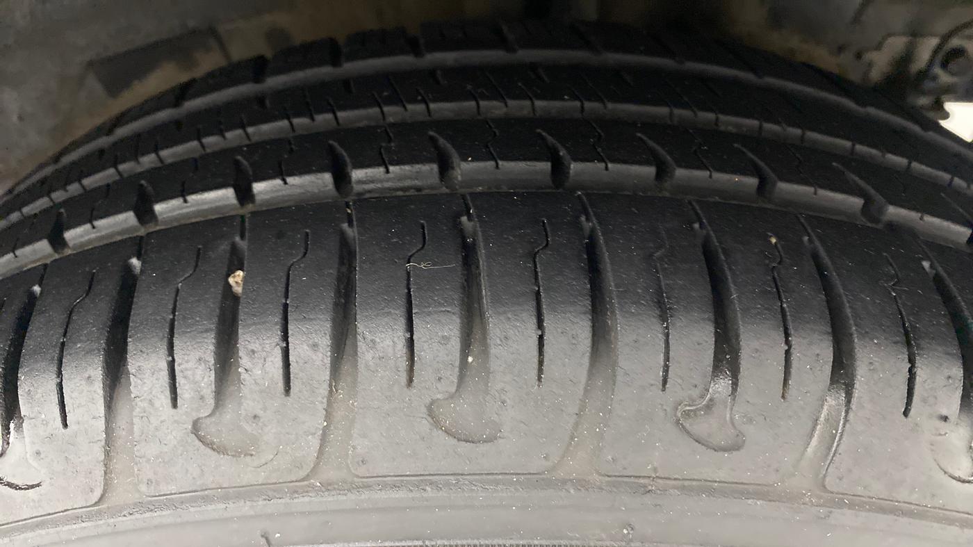 2017 Hyundai Grand i10 SPORTZ (O) 1.2 AT VTVT, Petrol, Automatic, 9,962 km, Left Rear Tyre Tread