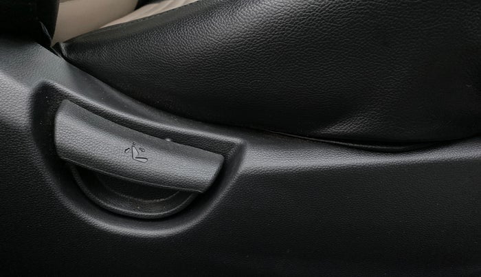 2017 Hyundai Grand i10 SPORTZ (O) 1.2 AT VTVT, Petrol, Automatic, 37,559 km, Driver Side Adjustment Panel