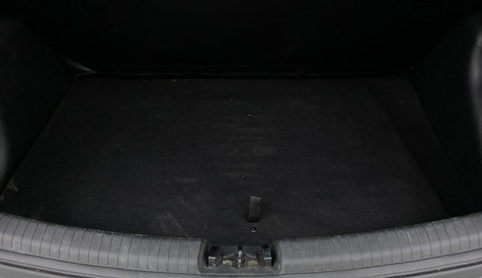 2017 Hyundai Grand i10 SPORTZ (O) 1.2 AT VTVT, Petrol, Automatic, 37,559 km, Boot Inside