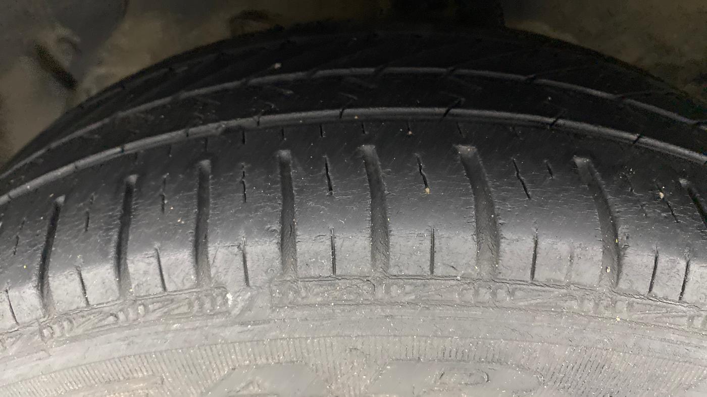 2017 Hyundai Grand i10 SPORTZ (O) 1.2 AT VTVT, Petrol, Automatic, 37,559 km, Left Front Tyre Tread