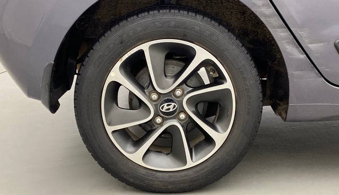 2017 Hyundai Grand i10 SPORTZ (O) 1.2 AT VTVT, Petrol, Automatic, 37,559 km, Right Rear Wheel