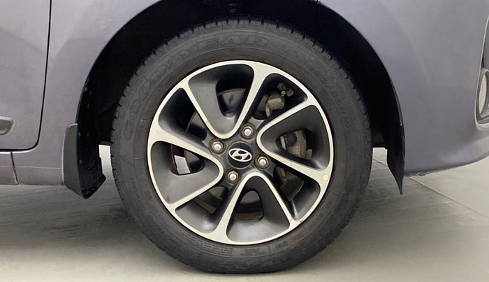 2017 Hyundai Grand i10 SPORTZ (O) 1.2 AT VTVT, Petrol, Automatic, 37,559 km, Right Front Wheel