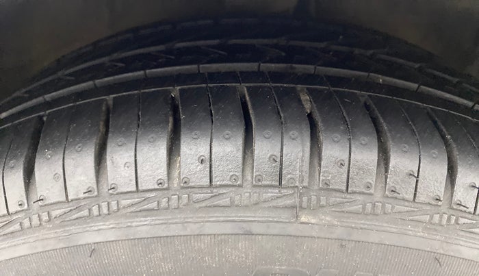 2013 Hyundai i10 MAGNA 1.2 KAPPA2, Petrol, Manual, 81,864 km, Right Front Tyre Tread