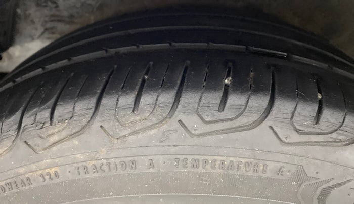 2013 Hyundai i10 MAGNA 1.2 KAPPA2, Petrol, Manual, 81,864 km, Right Rear Tyre Tread