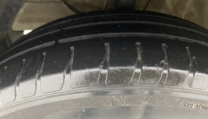 2019 Maruti Dzire VXI, Petrol, Manual, 30,726 km, Left Front Tyre Tread