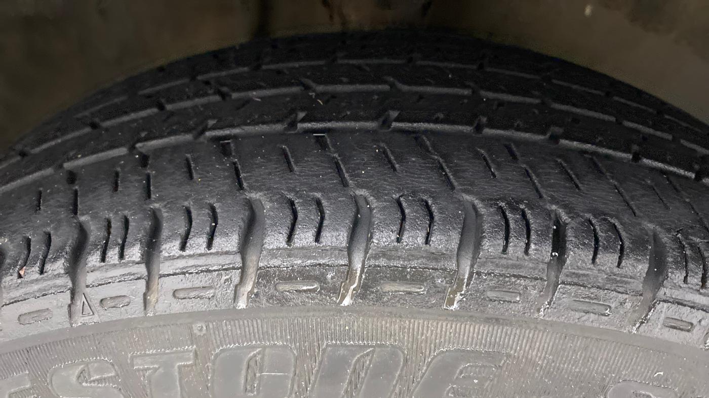 2016 Maruti Alto K10 VXI P, Petrol, Manual, 89,220 km, Right Front Tyre Tread