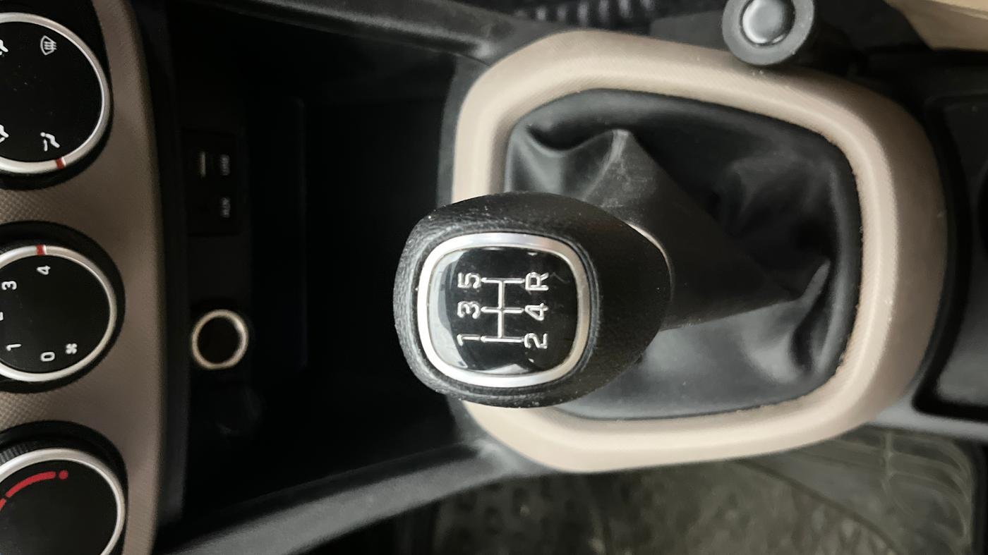 2019 Hyundai Grand i10 SPORTZ 1.2 KAPPA VTVT, Petrol, Manual, 25,387 km, Gear Lever