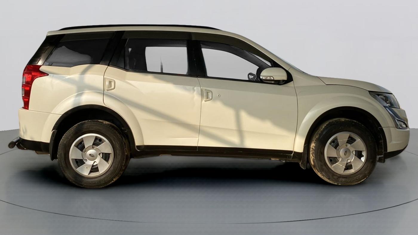 2017 Mahindra XUV500 W6 4X2, Diesel, Manual, 64,660 km, Right Side View