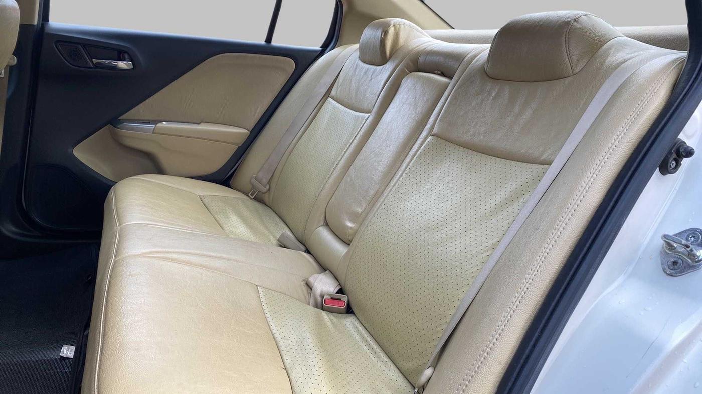 2015 Honda City V MT PETROL, Petrol, Manual, 87,953 km, Right Side Rear Door Cabin