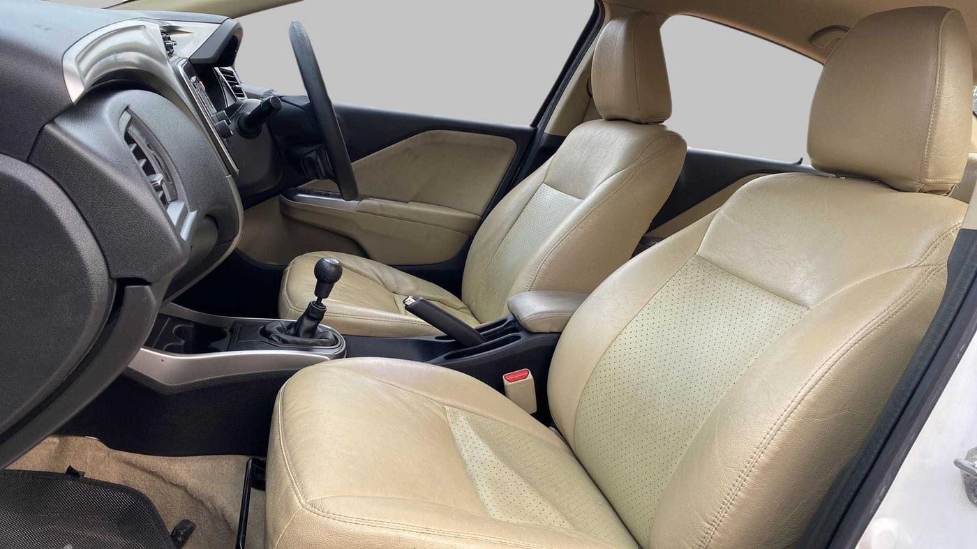 2015 Honda City V MT PETROL, Petrol, Manual, 87,953 km, Right Side Front Door Cabin