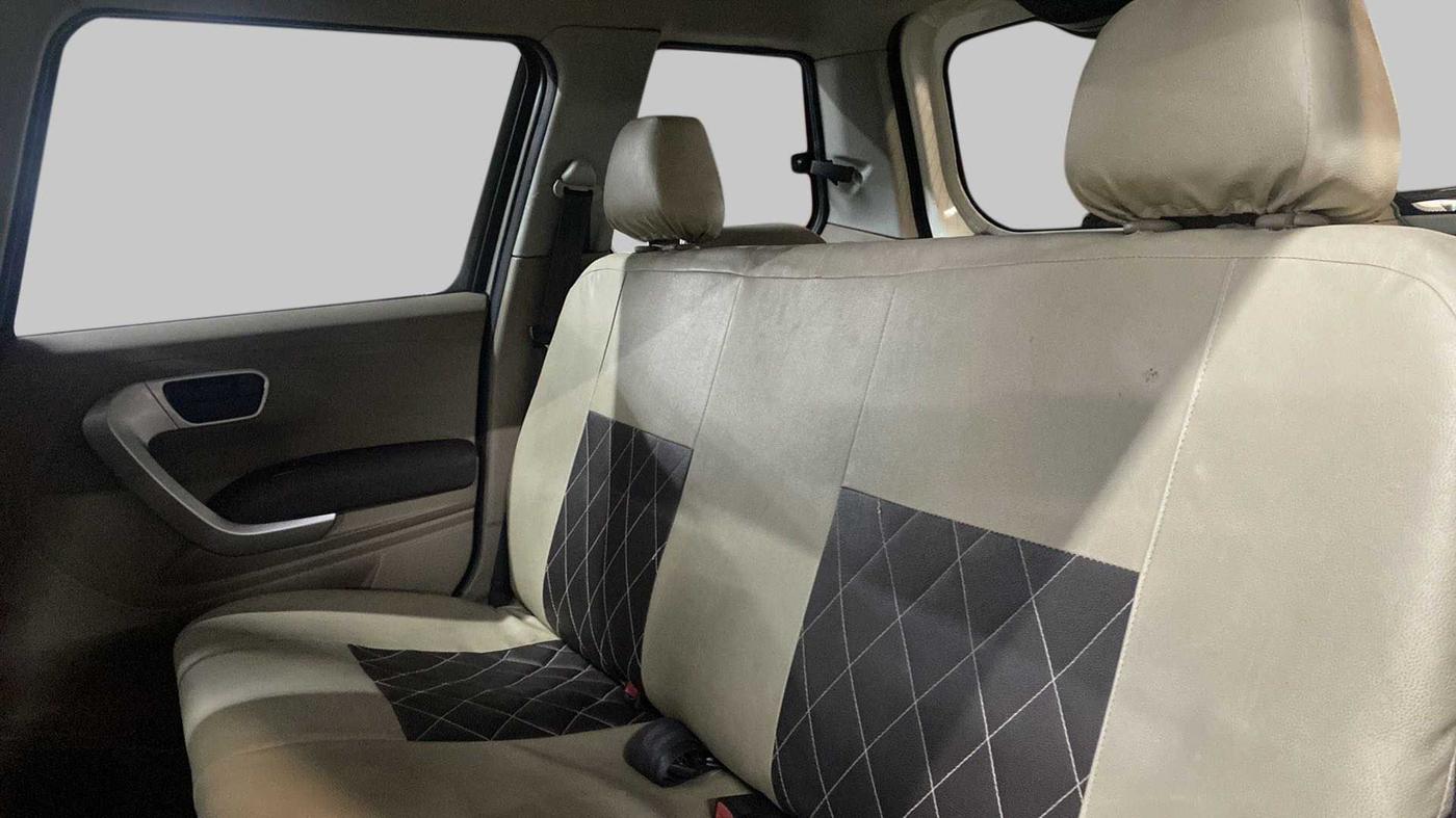 2016 Mahindra TUV300 T8 AT, Diesel, Automatic, 99,809 km, Right Side Rear Door Cabin