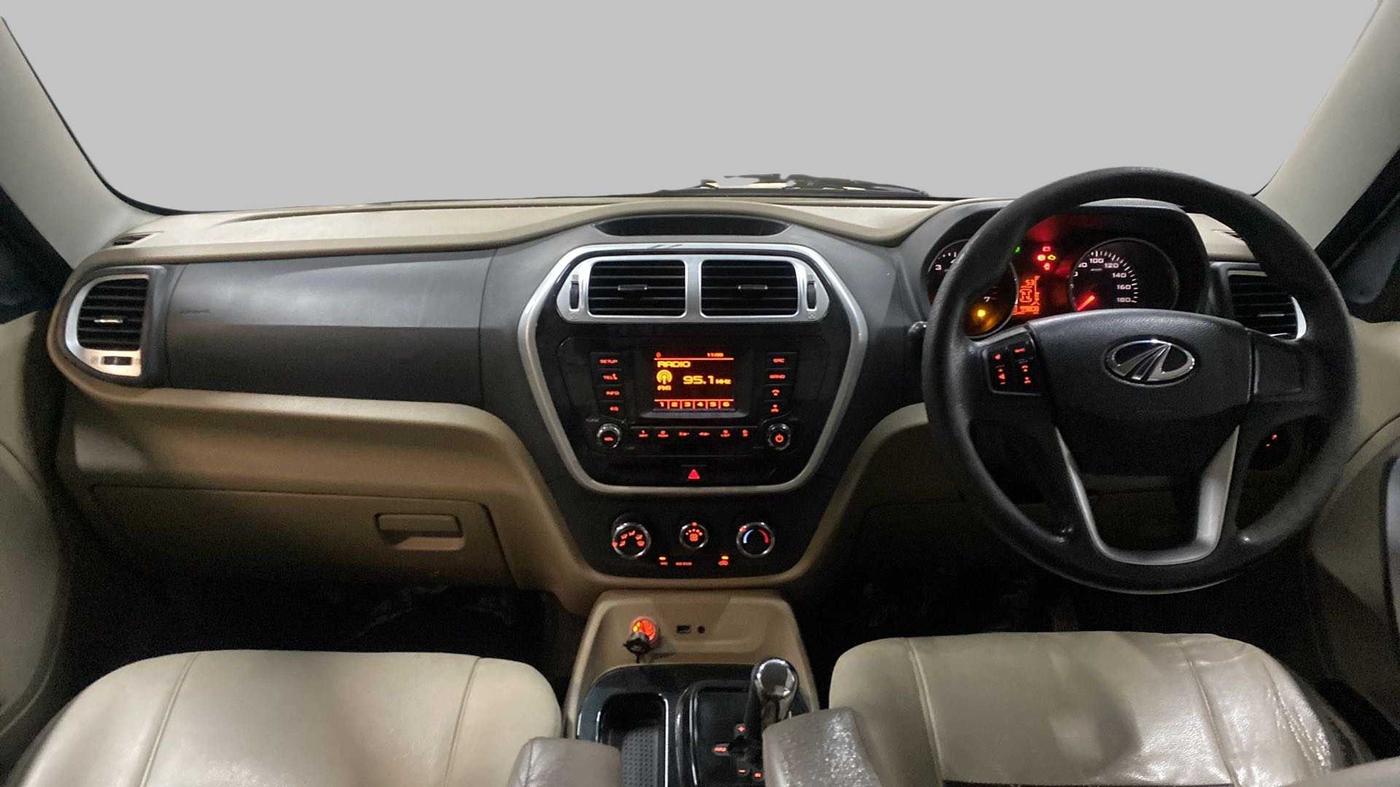 2016 Mahindra TUV300 T8 AT, Diesel, Automatic, 99,809 km, Dashboard