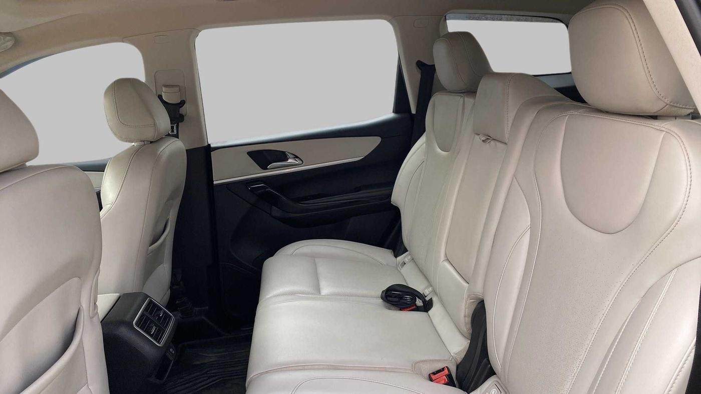2021 Mahindra XUV700 AX 7 P MT 7 STR, Petrol, Manual, 22,033 km, Right Side Rear Door Cabin