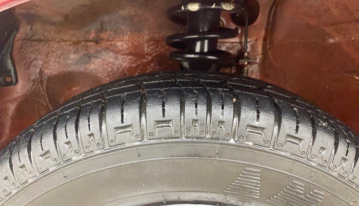 2015 Maruti Alto 800 VXI, Petrol, Manual, 21,110 km, Left Front Tyre Tread