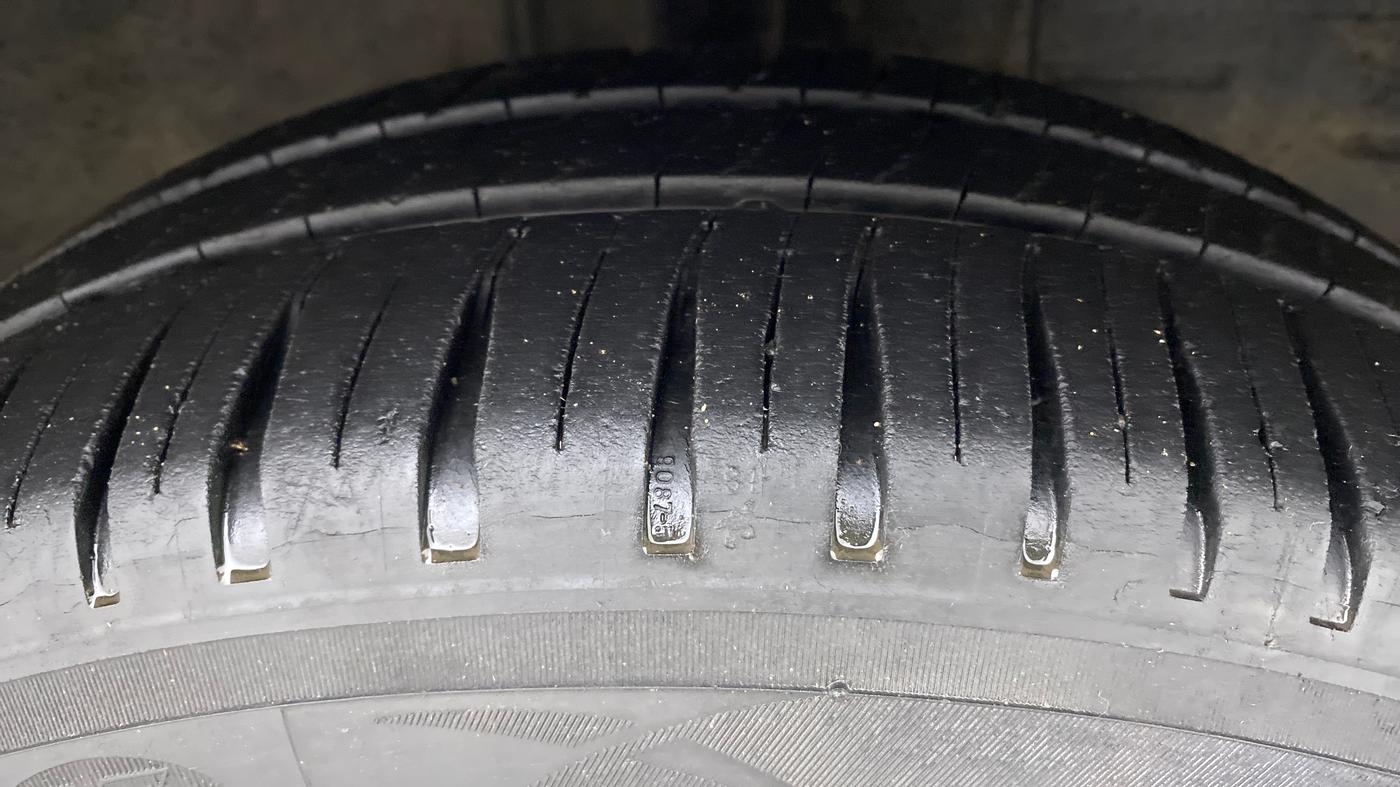 2011 Toyota Etios G, Petrol, Manual, 80,468 km, Right Front Tyre Tread