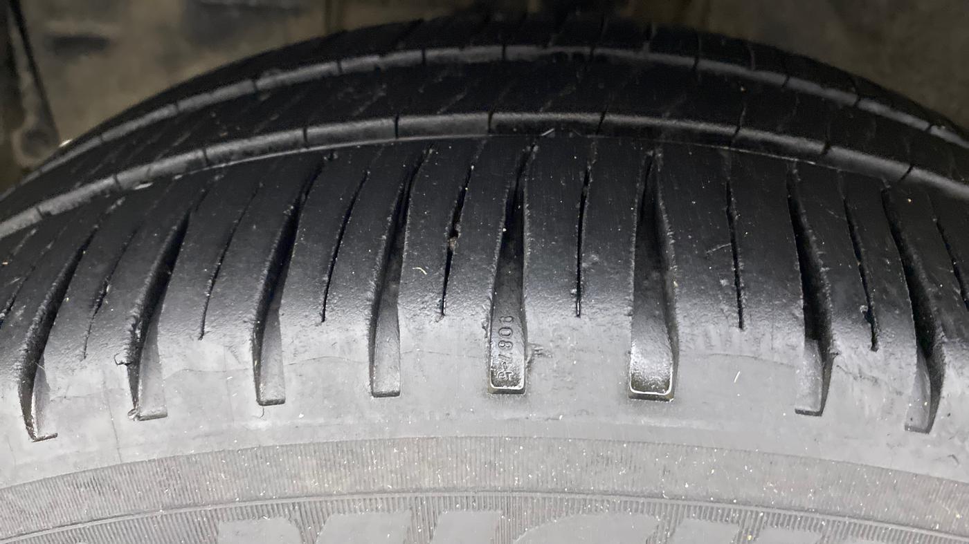 2011 Toyota Etios G, Petrol, Manual, 80,468 km, Left Front Tyre Tread