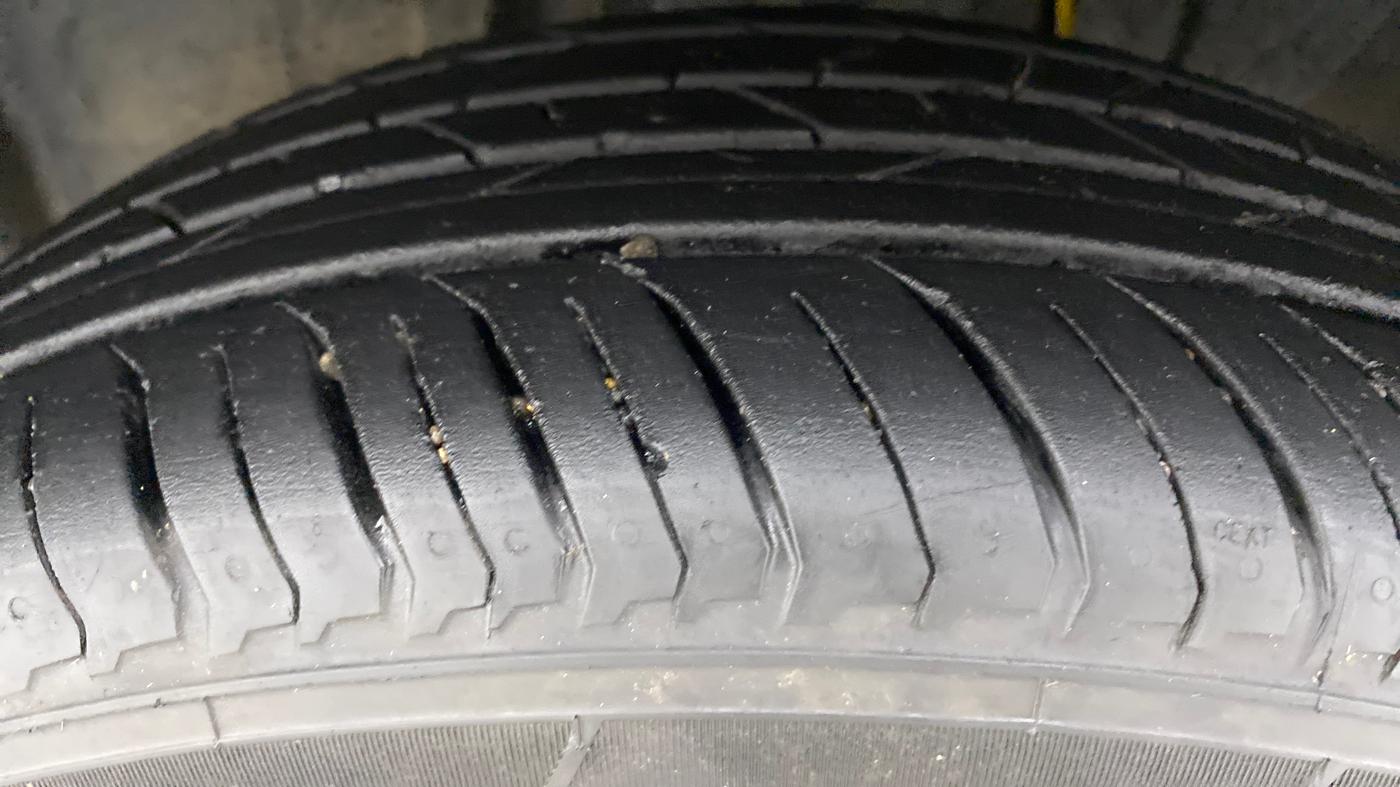 2021 Nissan MAGNITE XV EXECUTIVE, Petrol, Manual, 15,277 km, Left Front Tyre Tread