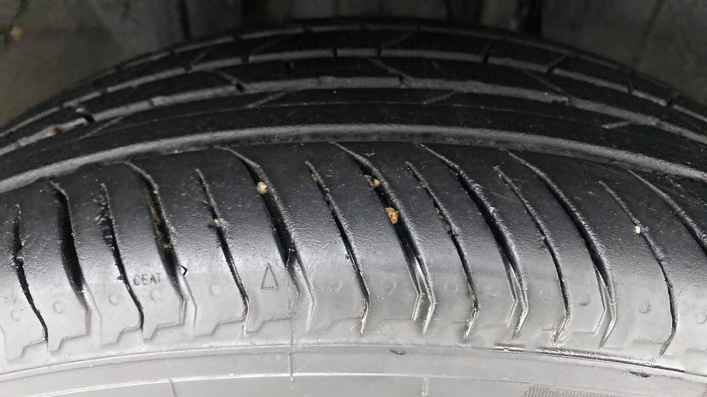 2021 Nissan MAGNITE XV EXECUTIVE, Petrol, Manual, 15,277 km, Right Front Tyre Tread