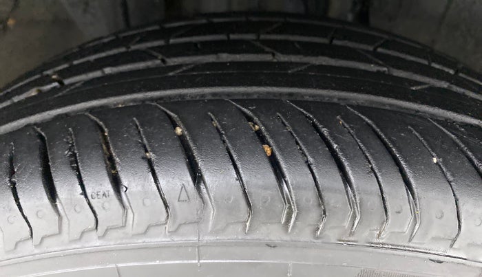 2021 Nissan MAGNITE XV EXECUTIVE, Petrol, Manual, 15,277 km, Right Front Tyre Tread