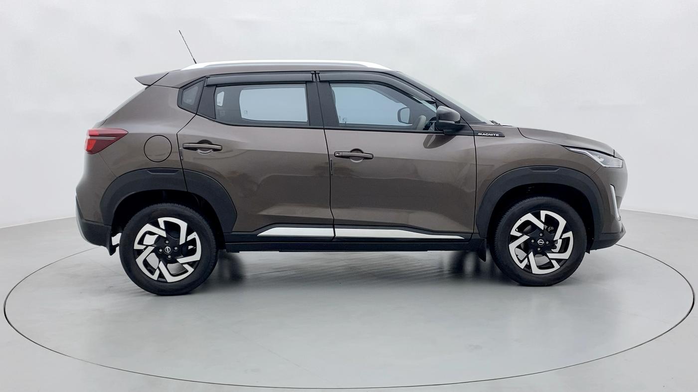 2021 Nissan MAGNITE XV EXECUTIVE, Petrol, Manual, 15,277 km, Right Side View