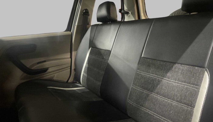 2018 Mahindra TUV300 T6+, Diesel, Manual, 80,913 km, Right Side Rear Door Cabin