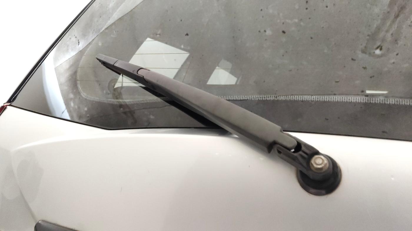 2015 Mahindra XUV500 W10, Diesel, Manual, 1,09,089 km, Rear Wiper