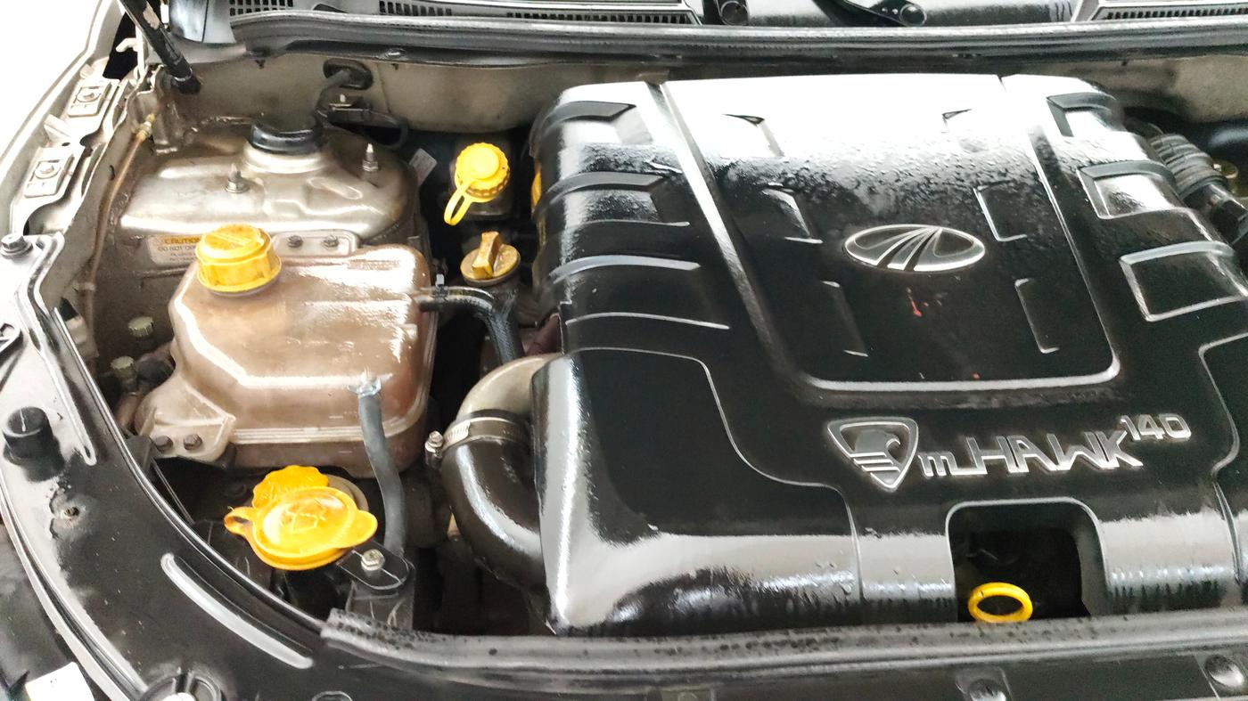 2015 Mahindra XUV500 W10, Diesel, Manual, 1,09,089 km, Engine View - Right