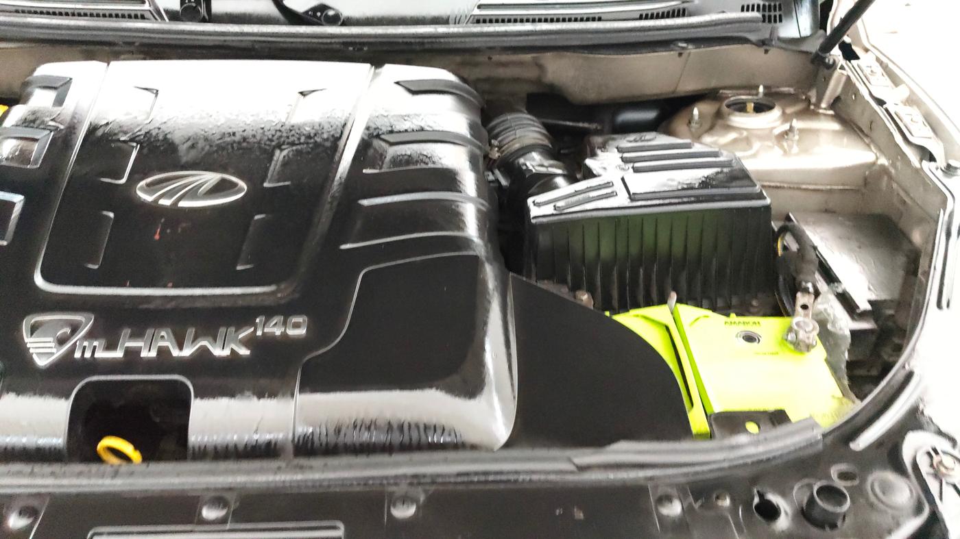 2015 Mahindra XUV500 W10, Diesel, Manual, 1,09,089 km, Engine View - Left