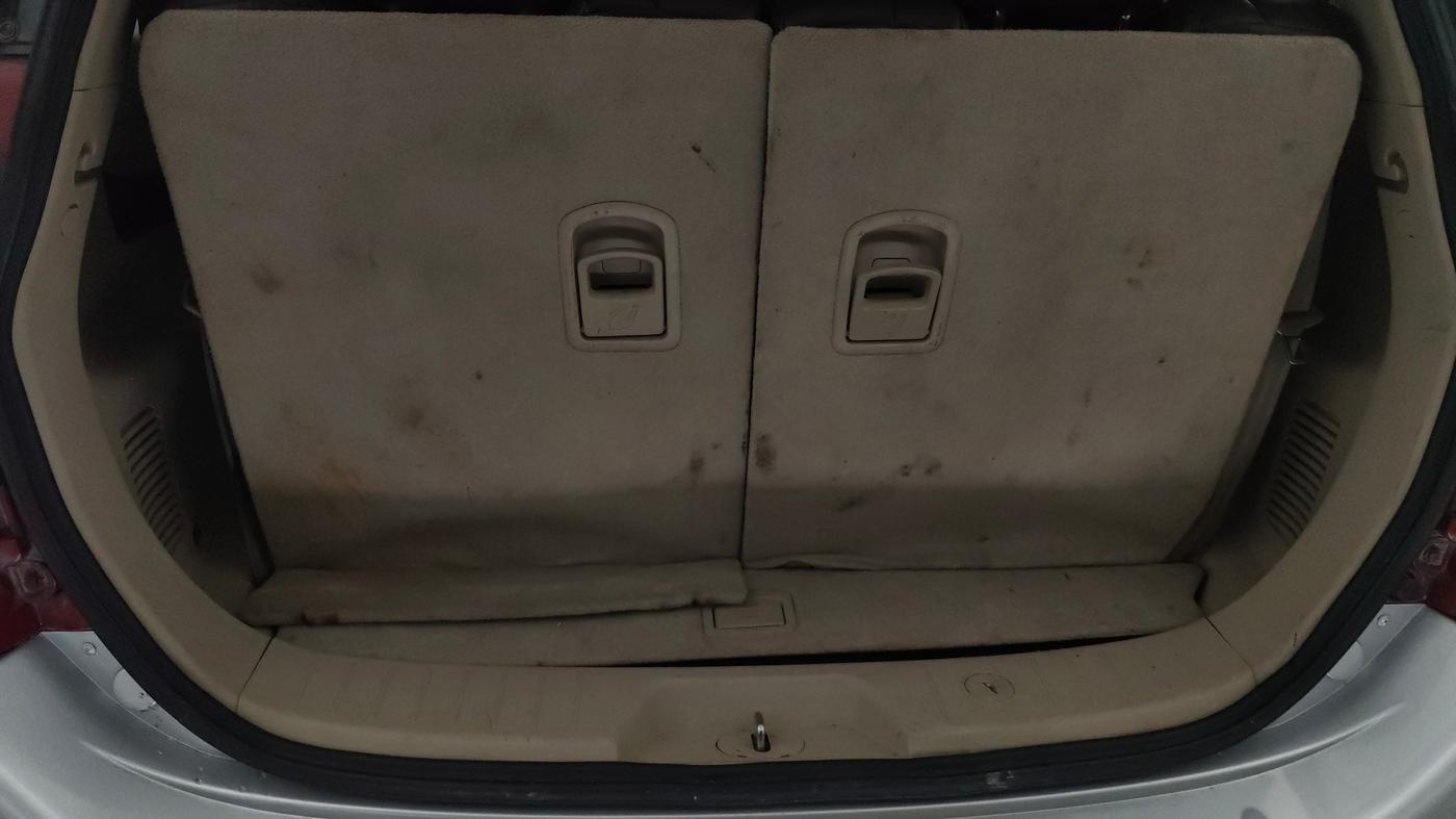 2015 Mahindra XUV500 W10, Diesel, Manual, 1,09,089 km, Boot Inside