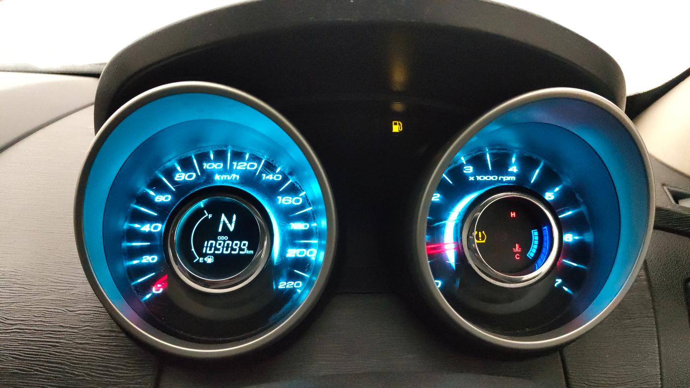 2015 Mahindra XUV500 W10, Diesel, Manual, 1,09,089 km, Odometer Image