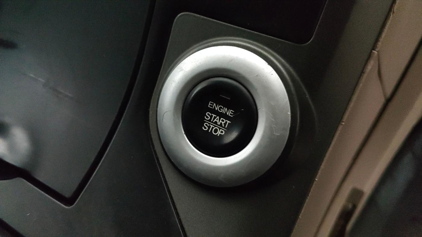 2015 Mahindra XUV500 W10, Diesel, Manual, 1,09,089 km, Keyless Start/ Stop Button