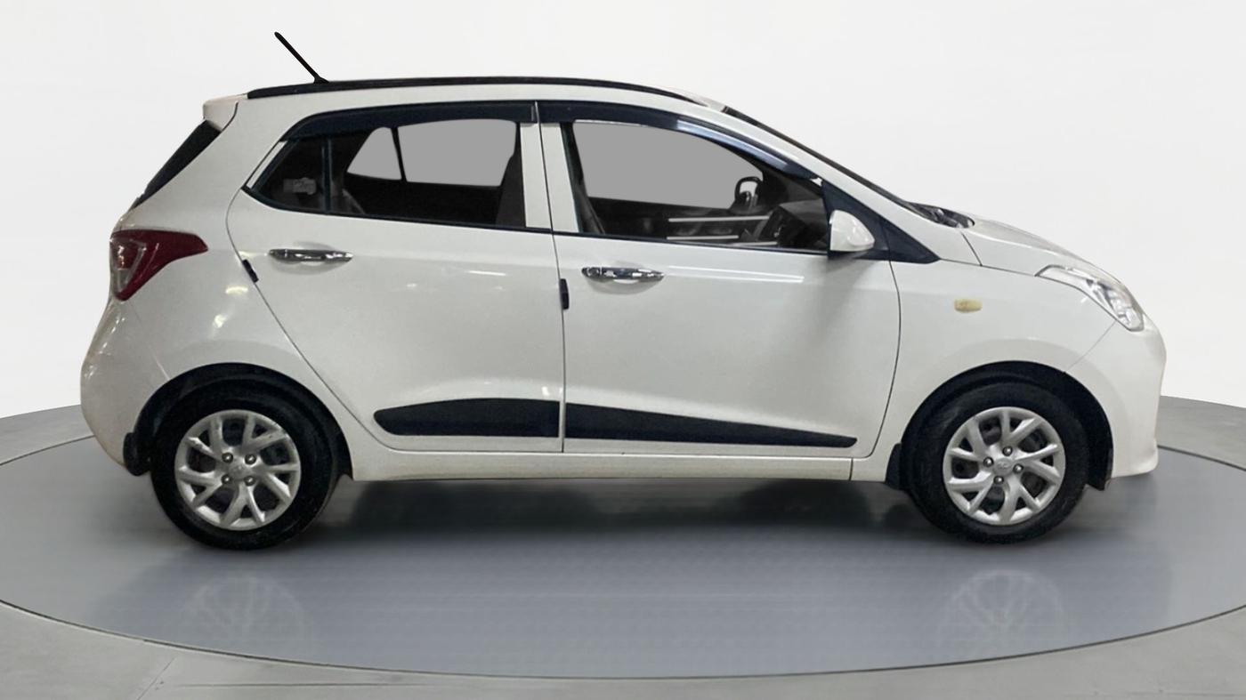 2018 Hyundai Grand i10 MAGNA 1.2 VTVT, Petrol, Manual, 76,993 km, Right Side View