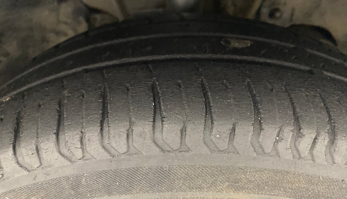 2017 Tata Tiago XT 1.2 REVOTRON, Petrol, Manual, 63,277 km, Right Front Tyre Tread
