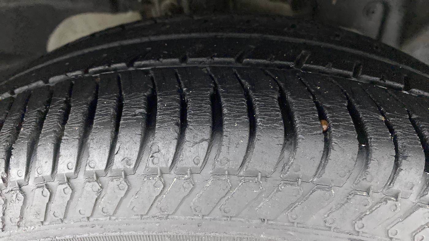 2017 Ford Ecosport 1.0 ECOBOOST TITANIUM +, Petrol, Manual, 34,097 km, Right Front Tyre Tread