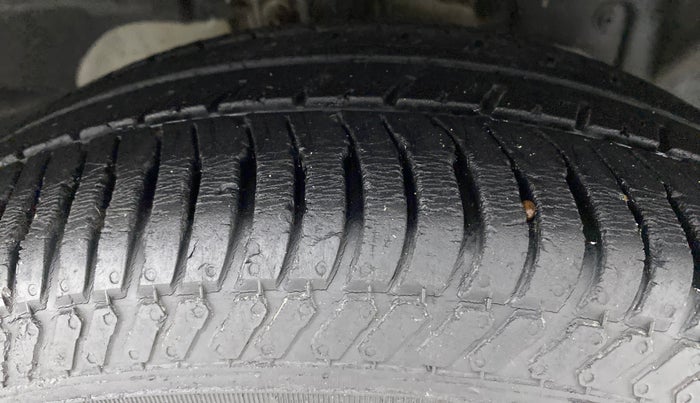 2017 Ford Ecosport 1.0 ECOBOOST TITANIUM +, Petrol, Manual, 34,097 km, Right Front Tyre Tread