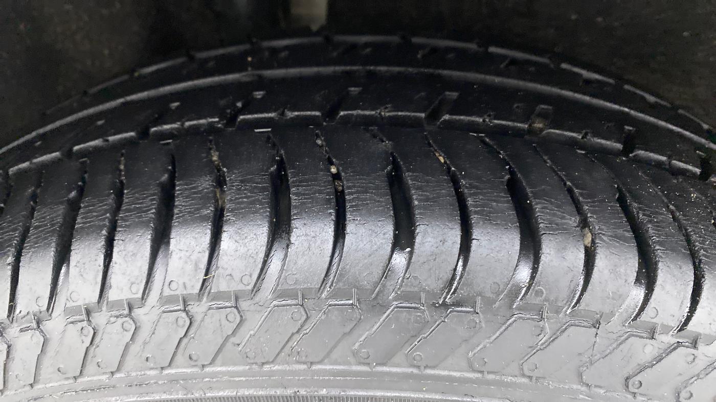 2017 Ford Ecosport 1.0 ECOBOOST TITANIUM +, Petrol, Manual, 34,097 km, Right Rear Tyre Tread