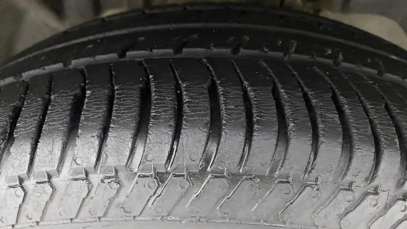 2017 Ford Ecosport 1.0 ECOBOOST TITANIUM +, Petrol, Manual, 34,097 km, Left Front Tyre Tread
