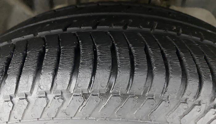 2017 Ford Ecosport 1.0 ECOBOOST TITANIUM +, Petrol, Manual, 34,097 km, Left Front Tyre Tread