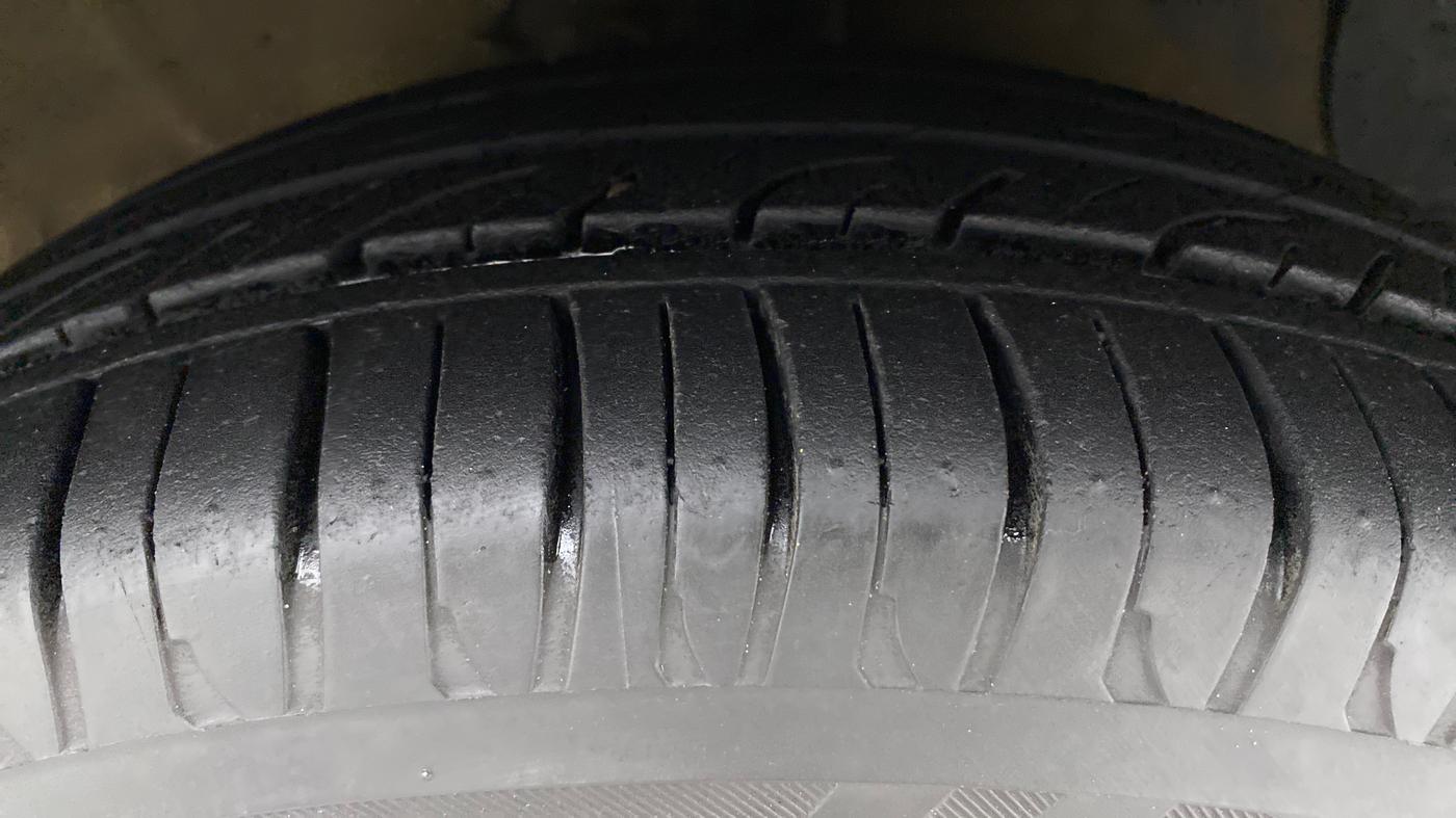 2018 Hyundai Grand i10 Sportz1.2 CRDI, Diesel, Manual, 54,190 km, Right Front Tyre Tread