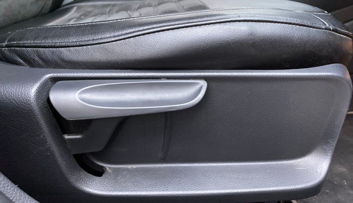 2017 Skoda Rapid Style 1.5 TDI AT, Diesel, Automatic, 61,107 km, Driver Side Adjustment Panel