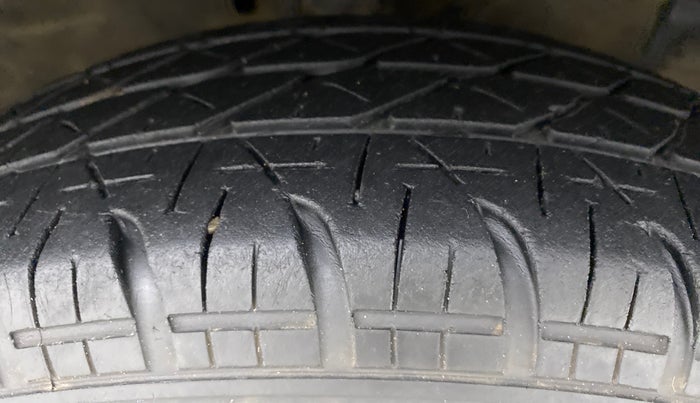 2017 Maruti Swift VXI OPT, Petrol, Manual, 40,076 km, Right Front Tyre Tread