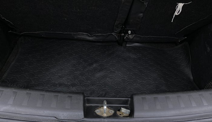 2017 Maruti Swift VXI OPT, Petrol, Manual, 40,076 km, Boot Inside