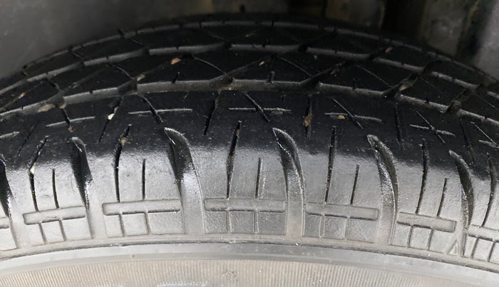2017 Maruti Swift VXI OPT, Petrol, Manual, 40,076 km, Left Rear Tyre Tread