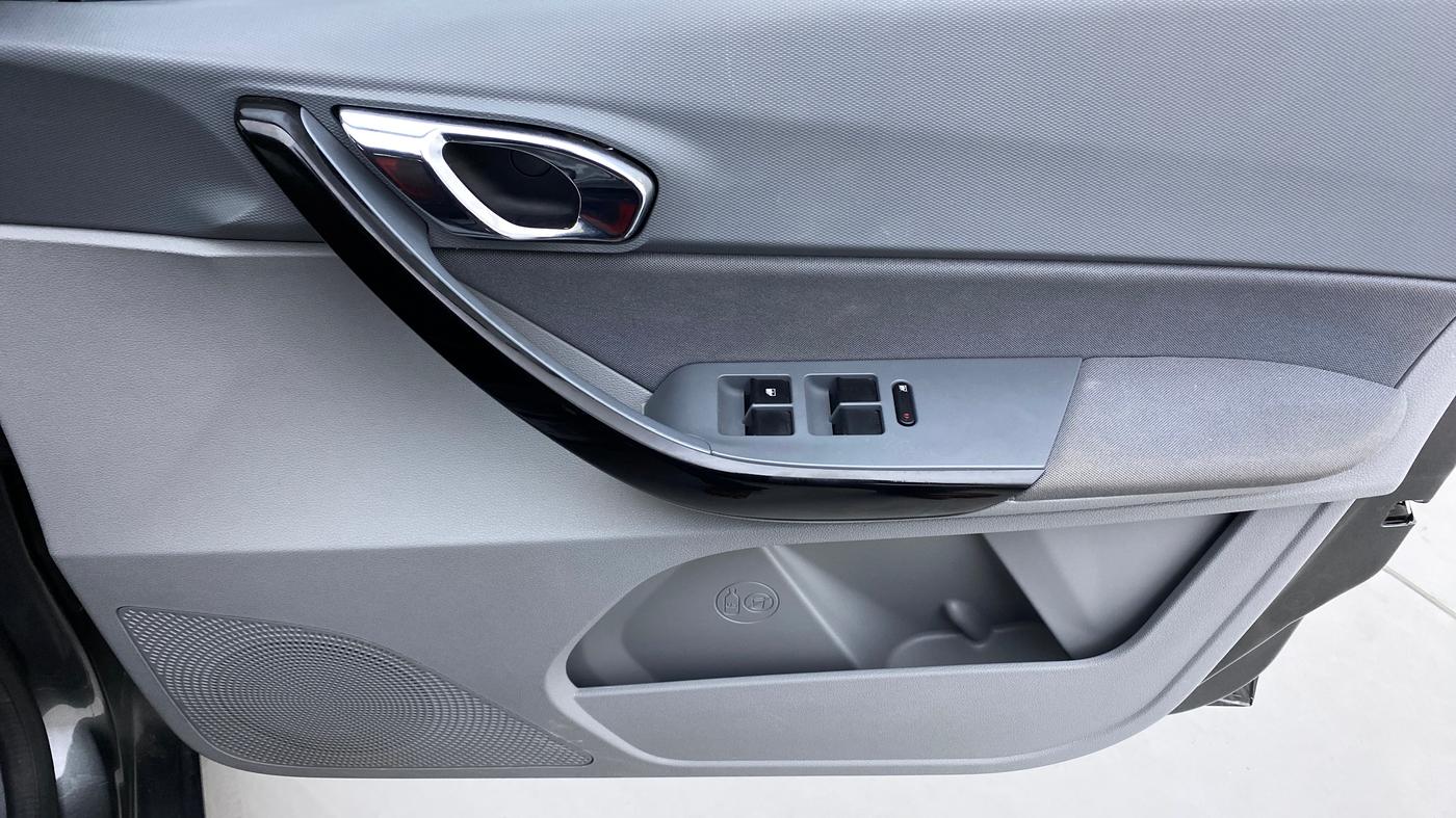 2021 Tata TIGOR XZ PLUS 1.2 REVOTRON, Petrol, Manual, 15,122 km, Driver Side Door Panels Control