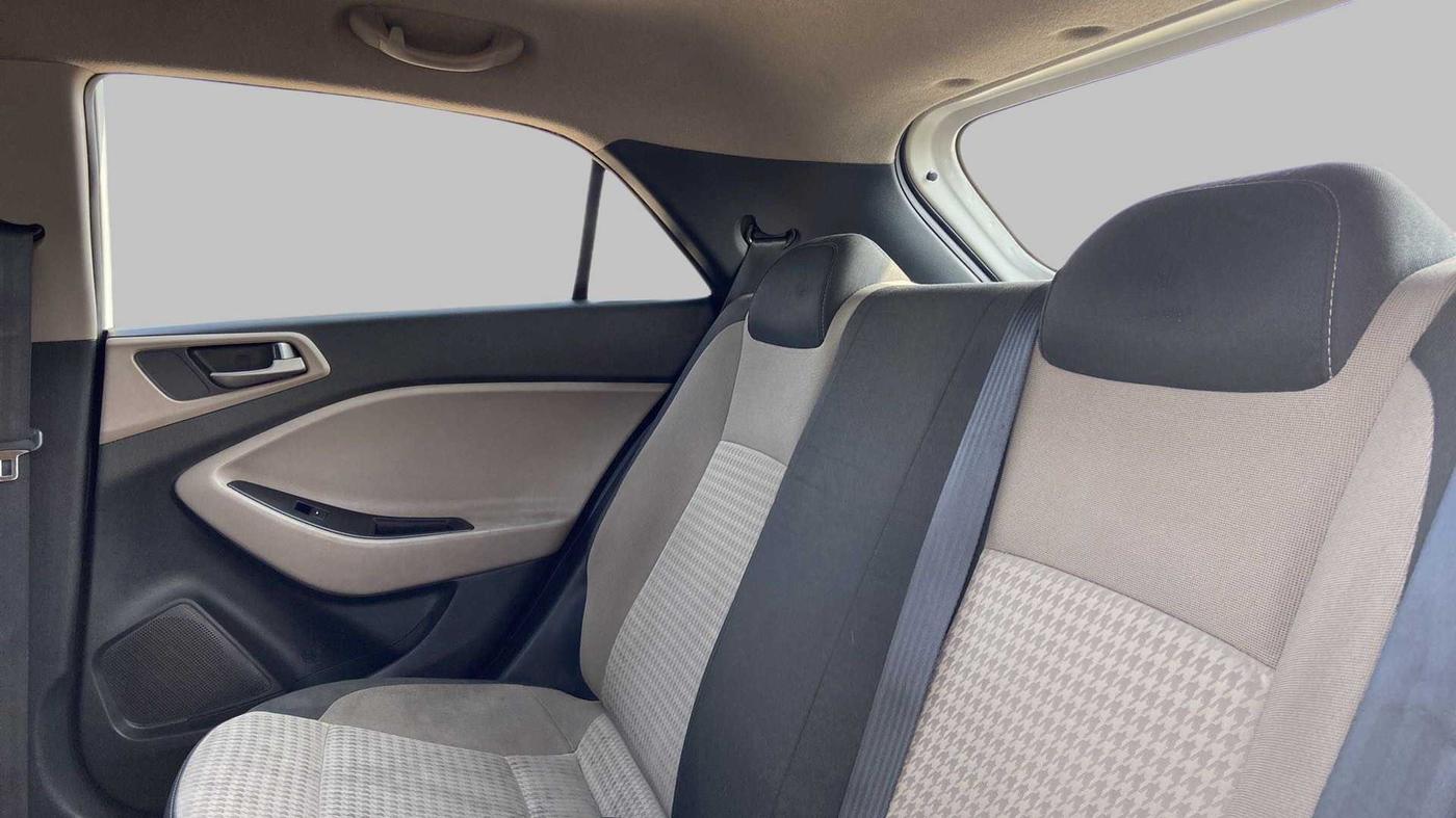 2018 Hyundai Elite i20 Magna Executive 1.2, Petrol, Manual, 37,088 km, Right Side Rear Door Cabin