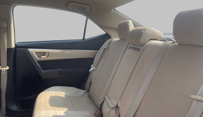 2014 Toyota Corolla Altis G, Petrol, Manual, 68,409 km, Right Side Rear Door Cabin
