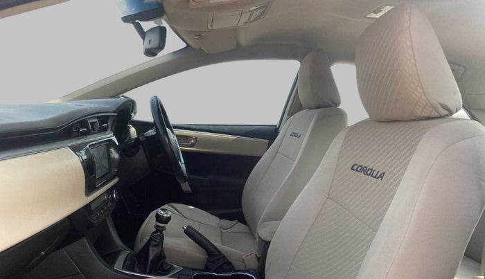 2014 Toyota Corolla Altis G, Petrol, Manual, 68,409 km, Right Side Front Door Cabin