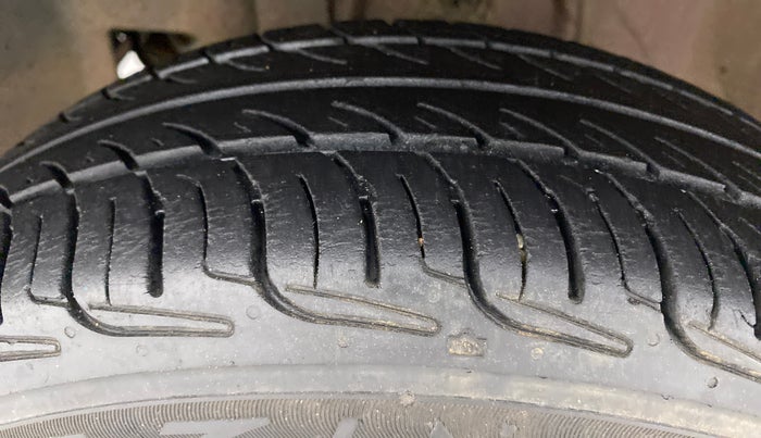 2015 Datsun Go Plus T, Petrol, Manual, 73,717 km, Left Front Tyre Tread